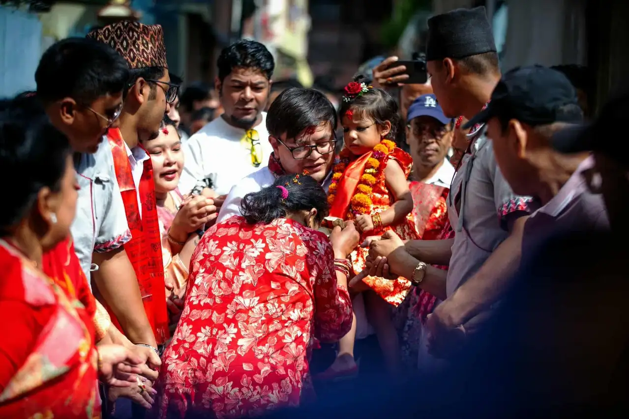 Nepal’de 2 yaşındaki kız çocuğu yeni "yaşayan tanrıça" seçildi