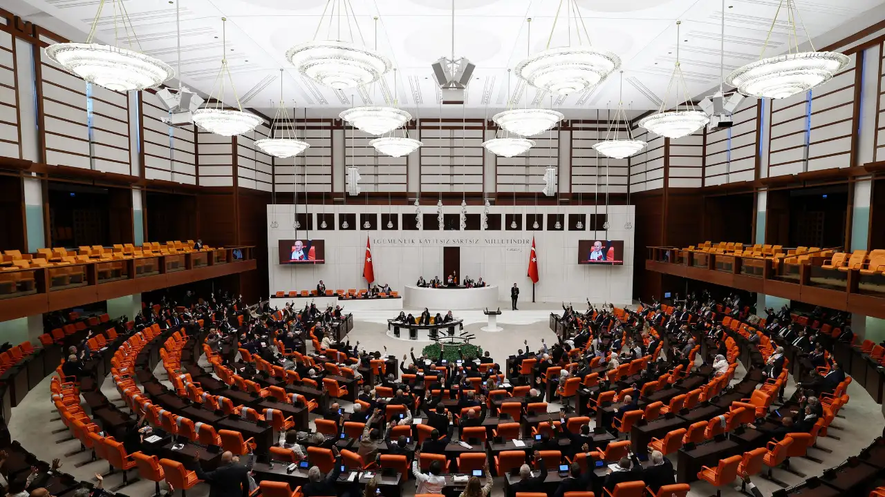 DEM Parti'nin açlık ve yoksulluğun araştırılması önergesi reddedildi