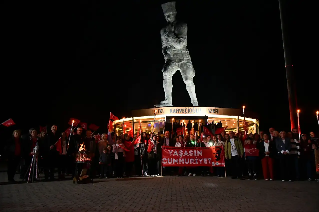 Karanlığı Cumhuriyet’in ışığıyla aydınlattılar