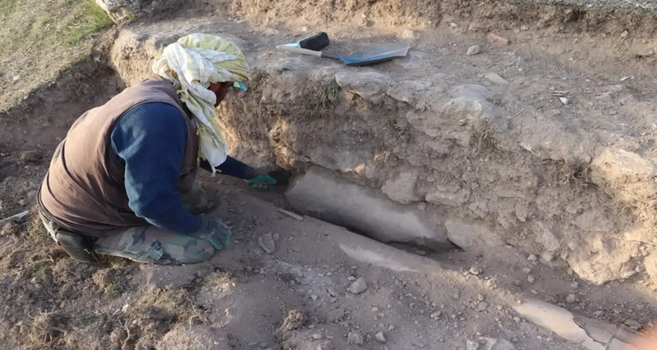 Blaundos Antik Kenti'nde 1800 yıllık heykel bulundu
