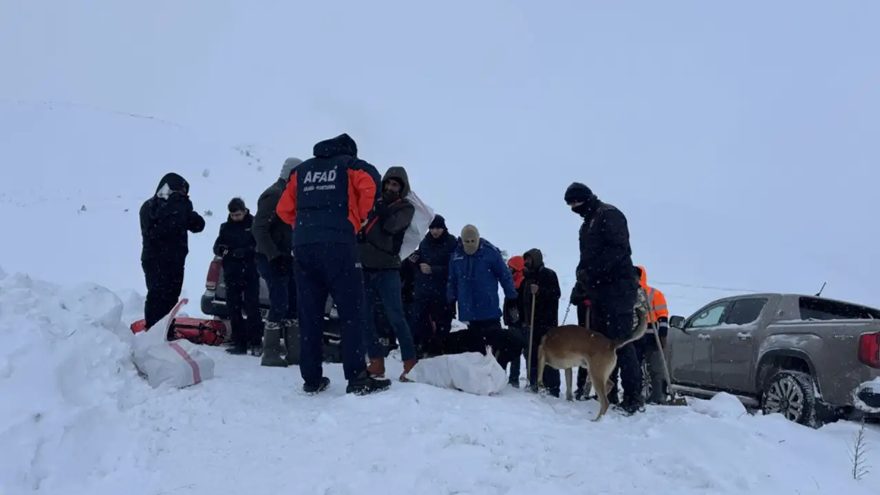 Artvin'de çığ altında kalan çobanın cenazesine ulaşıldı