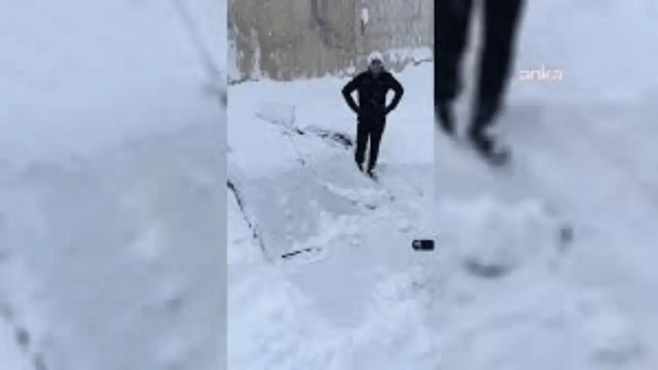 Van'ın Çatak ilçesinde TOKİ konutlarına çığ düştü