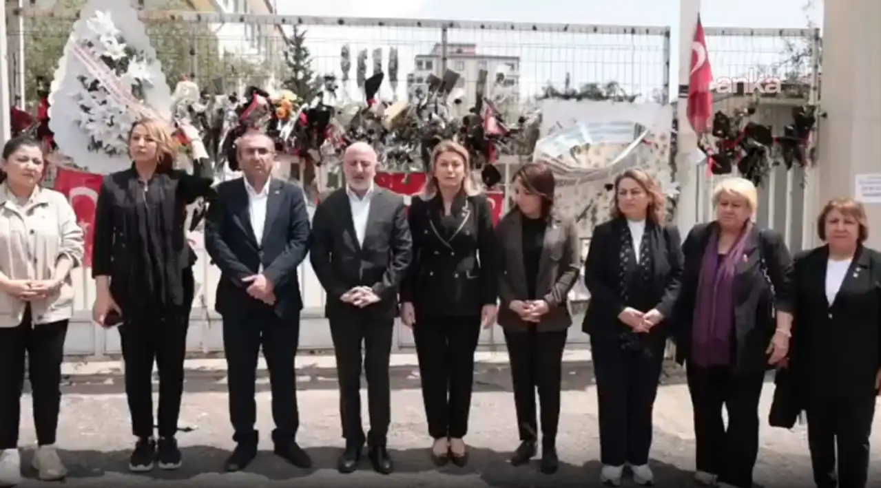 CHP heyeti Kahramanmaraş'taki okul saldırısında hayatını kaybedenlerin aileleriyle görüştü