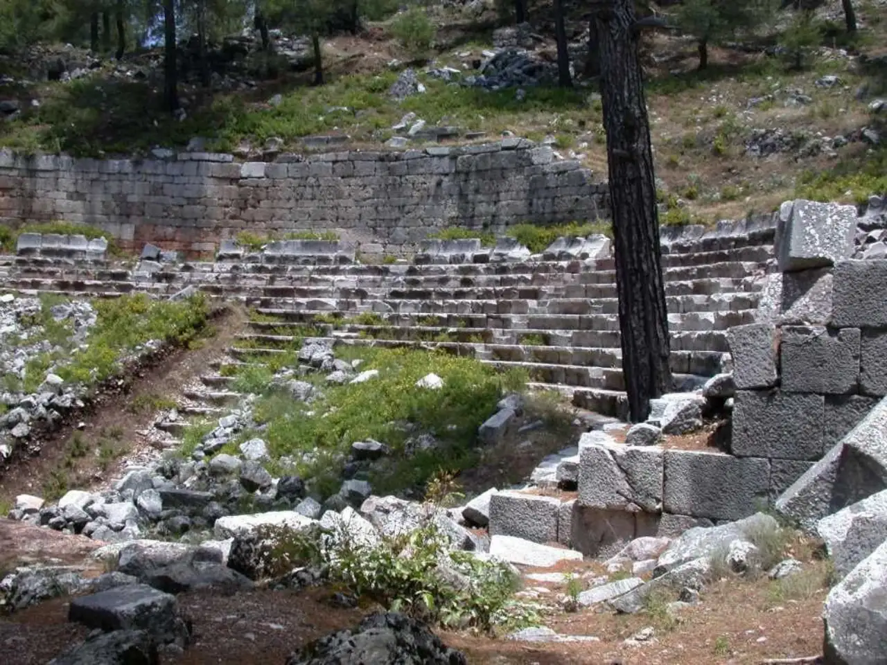 Kadyanda Antik Kenti yeni bulgular ve saha gezisiyle tanıtılacak