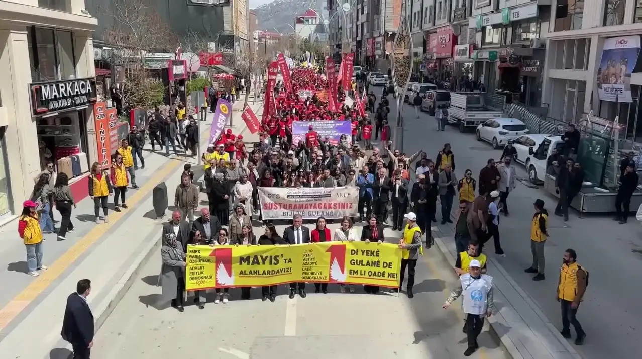 Van'da 1 Mayıs: Barış lütuf değil, haktır