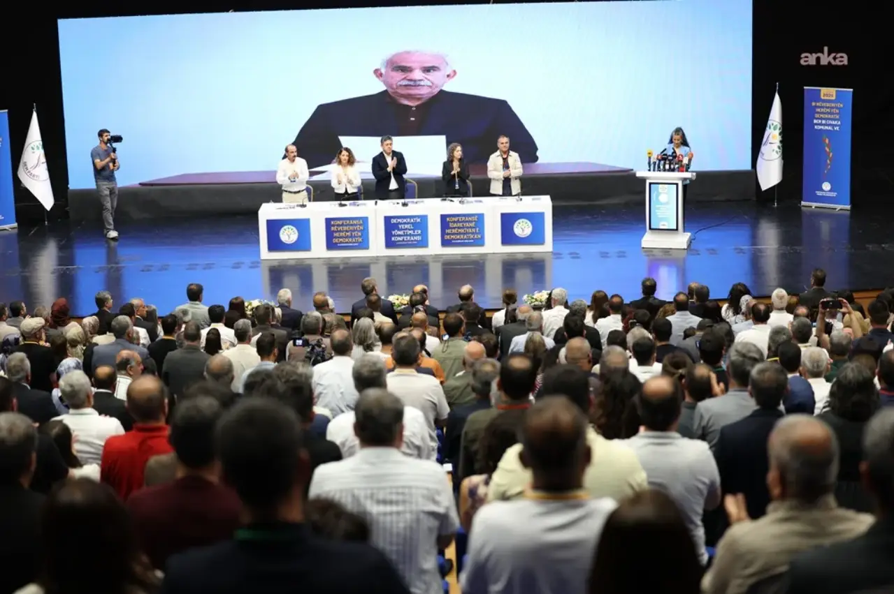 Öcalan'dan DEM Parti'nin konferansına mesaj: Demokrasinin kolayca inkar edilebildiği bir ülkede, hiçbir sorun çözülemez