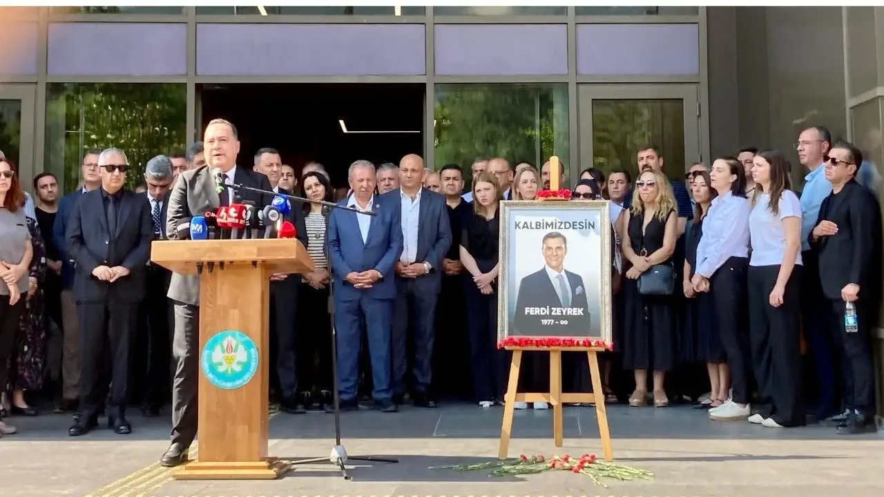 Ferdi Zeyrek Manisa Büyükşehir Belediyesi önünde anıldı