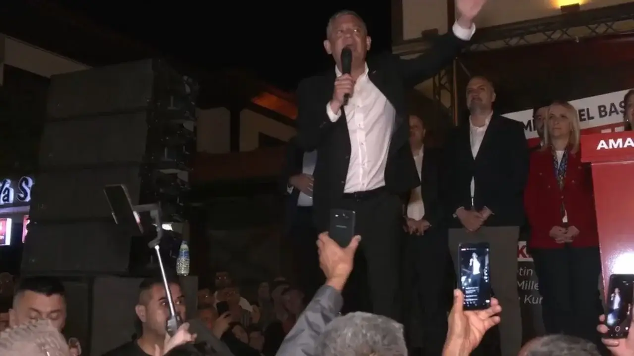 Özgür Özel Amasya'da: Koltuk hevesinin peşinde değil; hepimizin özlediği iktidarın peşindeyiz