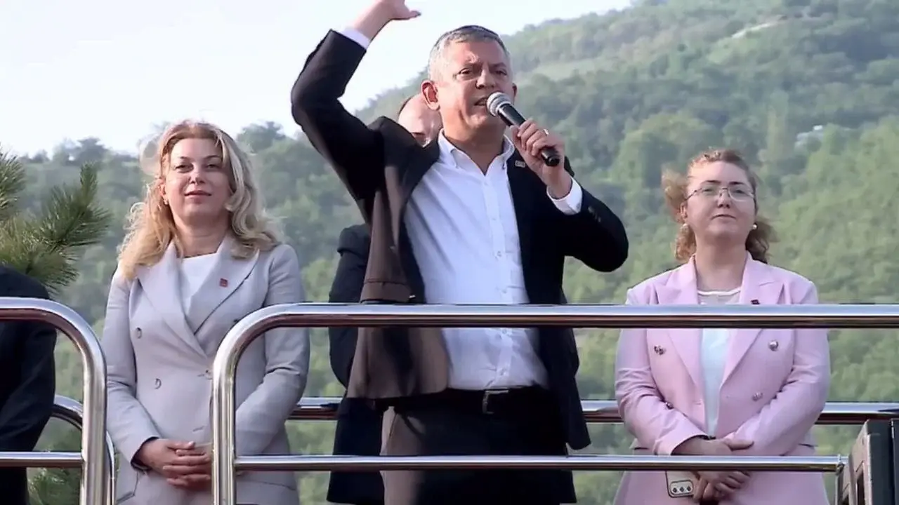 Özgür Özel: Bir diplomasızın, bir mazbatasıza CHP'yi yönettirmesine itirazım var