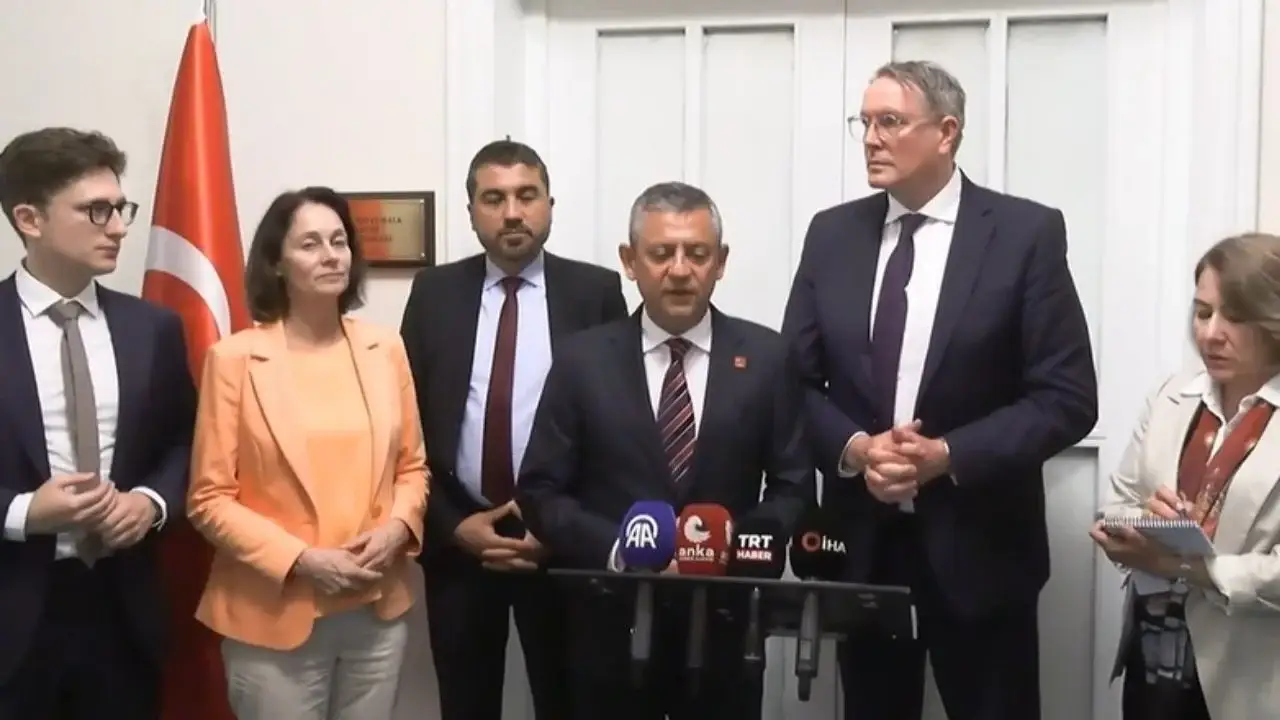 Almanya Sosyal Demokrat Partisi heyetinden Özel'e dayanışma ziyareti