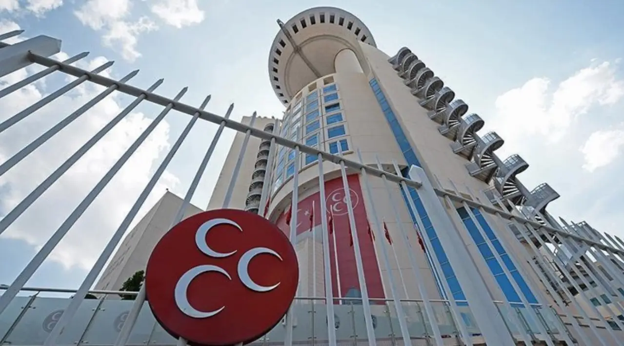 MHP'de üç il teşkilatı daha feshedildi