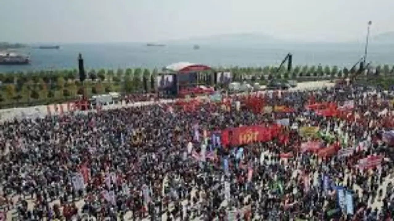 Taksim yasağının devam ettiği 2018’de işçiler başta İstanbul Maltepe olmak üzere farklı meydanlarda buluştu. 1 Mayıs İşçi Bayramı İstanbul dışında Ankara ve İzmir başta olmak üzere Türkiye genelinde düzenlenen mitinglerle kutlandı. Farklı semtlerdeki eylemlerde, özellikle de Taksim’e gitmeye çalışırken en az 84 kişi gözaltına alındı. Bir grup Türk-İş yöneticisi Gümüşsuyu'ndan Taksim Meydanı'na yürüdü.
2019'da Taksim Meydanı’nda 1 Mayıs kutlamak isteyen 145 kişi gözaltına alındı, İstanbul Bakırköy ve Türkiye’nin farklı illerindeki mitinglere ise yüzbinlerce kişi katıldı.
