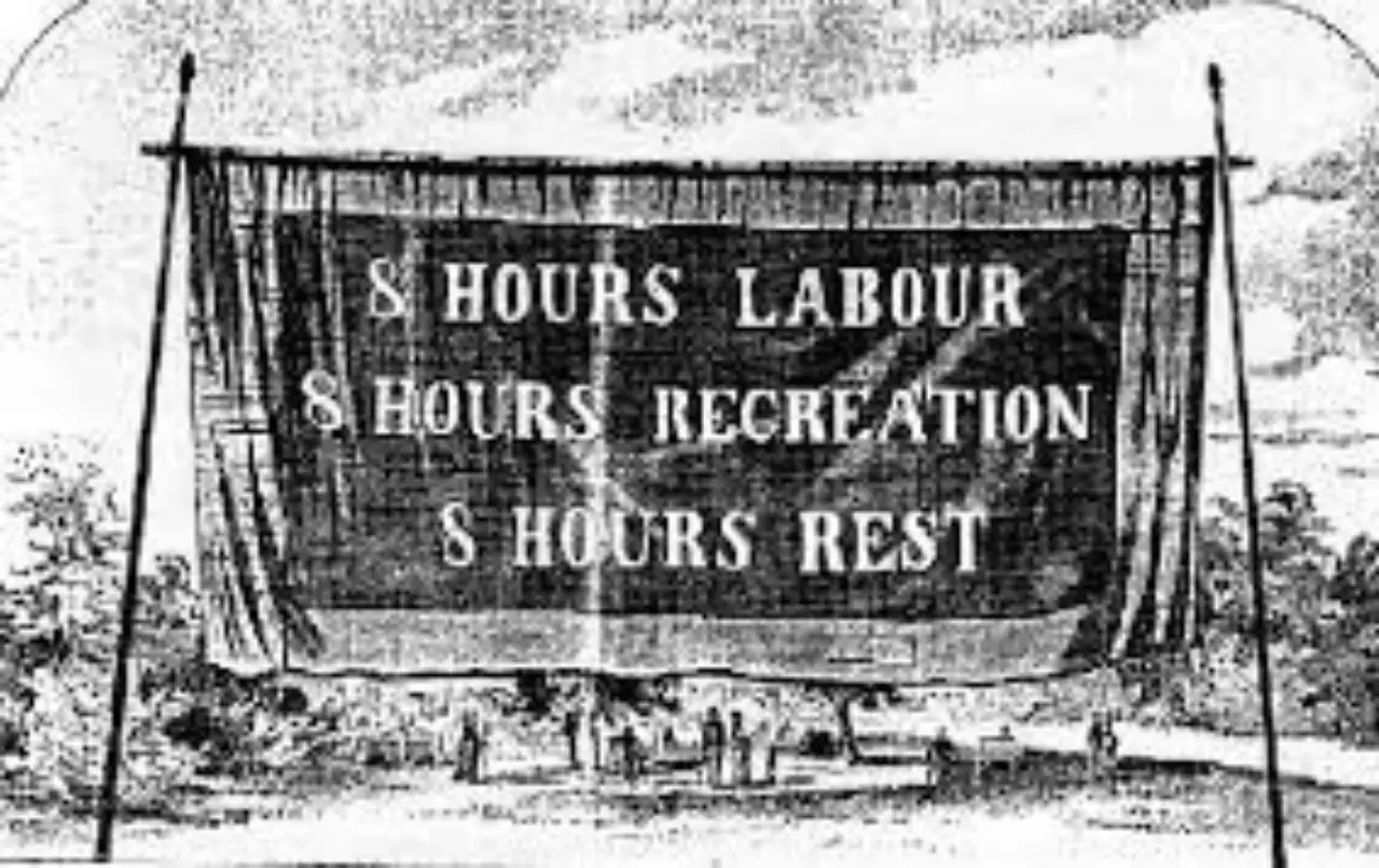 ABD'nin Chicago şehrinde işçilerin 1 Mayıs 1886 yılından itibaren bir iş gününün 8 saat olması için başlattığı mücadele 1889'da Milletlerarası İşçi Kardeşliği Teşkilatı'nın Paris Kongresi'nde "İşçilerin ortak bayramı" olarak kabul edildi. Milletlerarası İşçi Kardeşliği Teşkilatı'nın 1889 Paris Kongresi'nde, işçilerin dayanışmaları amacıyla yılda 1 Mayıs'ın işçilerin ortak bayramı ilan edilmesi benimsendi.
1 Mayıs 1890 Avusturya’da işçi hareketinin doğum anı sayılıyor. Bu tarihte 100 bin işçi Viyana’daki Prater semtinde toplanmış ve eylem düzenlemişti.