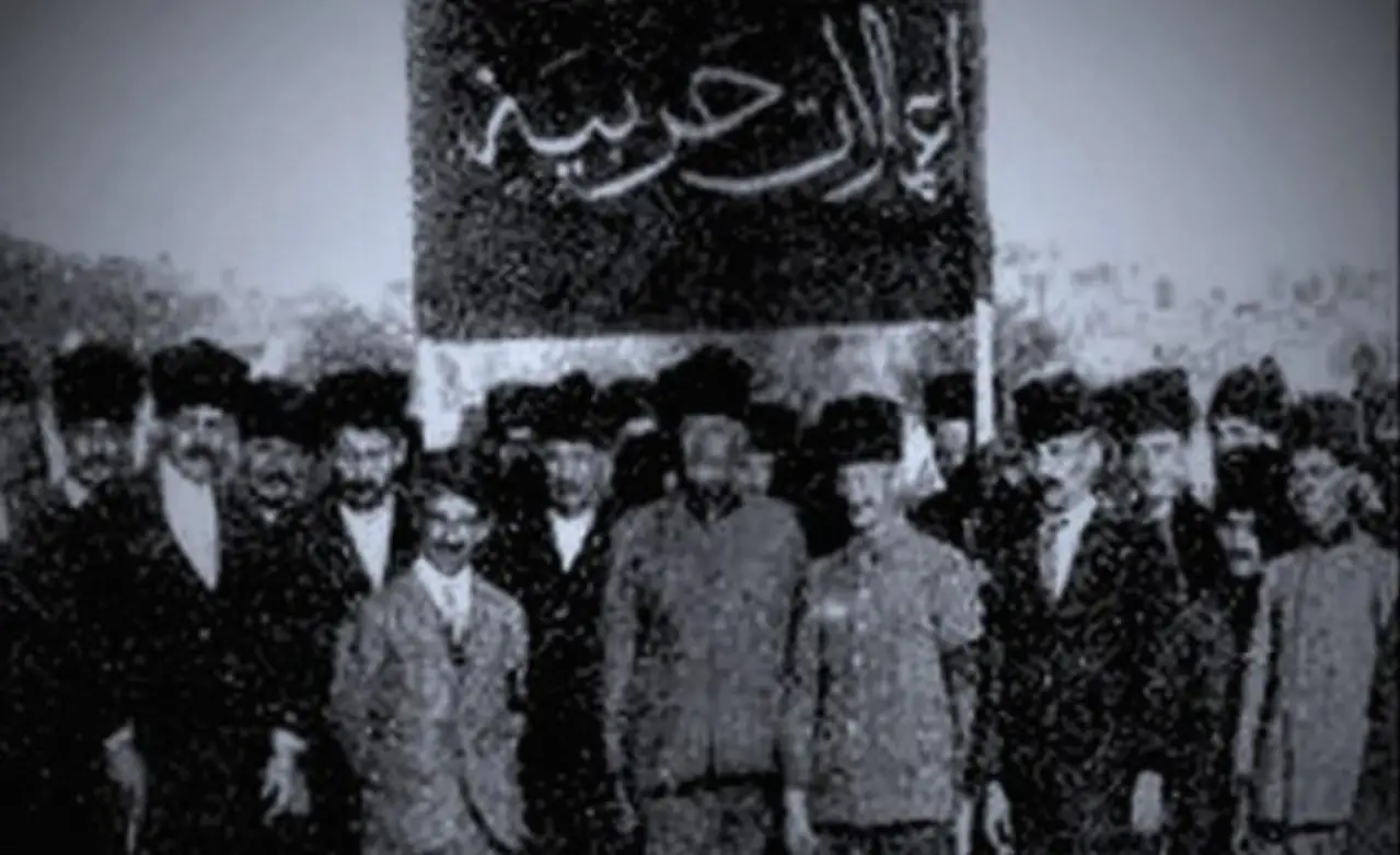 Osmanlı Devleti sınırlarında ise ilk olarak 1911'de Selanik'teki tütün, pamuk ve liman işçilerince kutlanırken, İstanbul'daki ilk kutlama 1912 yılında gerçekleşti.
1906 yılında Arapça olarak yazılmış, günümüz Türkçesiyle, “Yurtsever Kardeşlerim! Şerefli Gazete Çalışanları! Haberiniz olsun ki, 1 Mayıs Dünya İşçileri Bayramı münasebetiyle amele kıraathaneleri civarındaki tren istasyonu mevkiinde toplantı ve gösteri vardır” bildirileri dağıtıldı. İzmir Basmane’de toplanan işçilerle “amele bayramı”nı kutlandı.