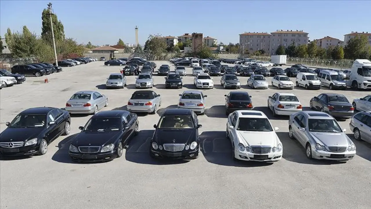 HASAR KAYDI KONTROL EDİLMELİ
Tramer kaydı, araçların tüm sigorta geçmişini ve verilerini gösterir. Tramer kaydını sorgulamak için aracın şase numarası veya plakası yeterlidir. Ancak plaka değişikliği yapılması durumunda mağduriyet yaşamamak için şasi numarasıyla sorgulama yapmak daha faydalı olur.

