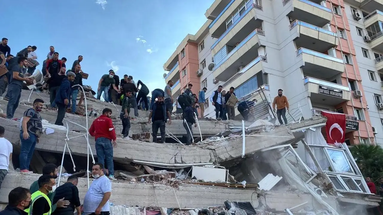En az riskli bölgeler



Türkiye Deprem Haritasına göre deprem riskinin en az olduğu dördüncü ve beşinci grupta yer alan iller ise Sinop, Giresun, Trabzon, Rize, Artvin, Kırklareli, Ankara, Edirne, Adana, Nevşehir, Niğde, Aksaray, Konya ve Karaman'dır.