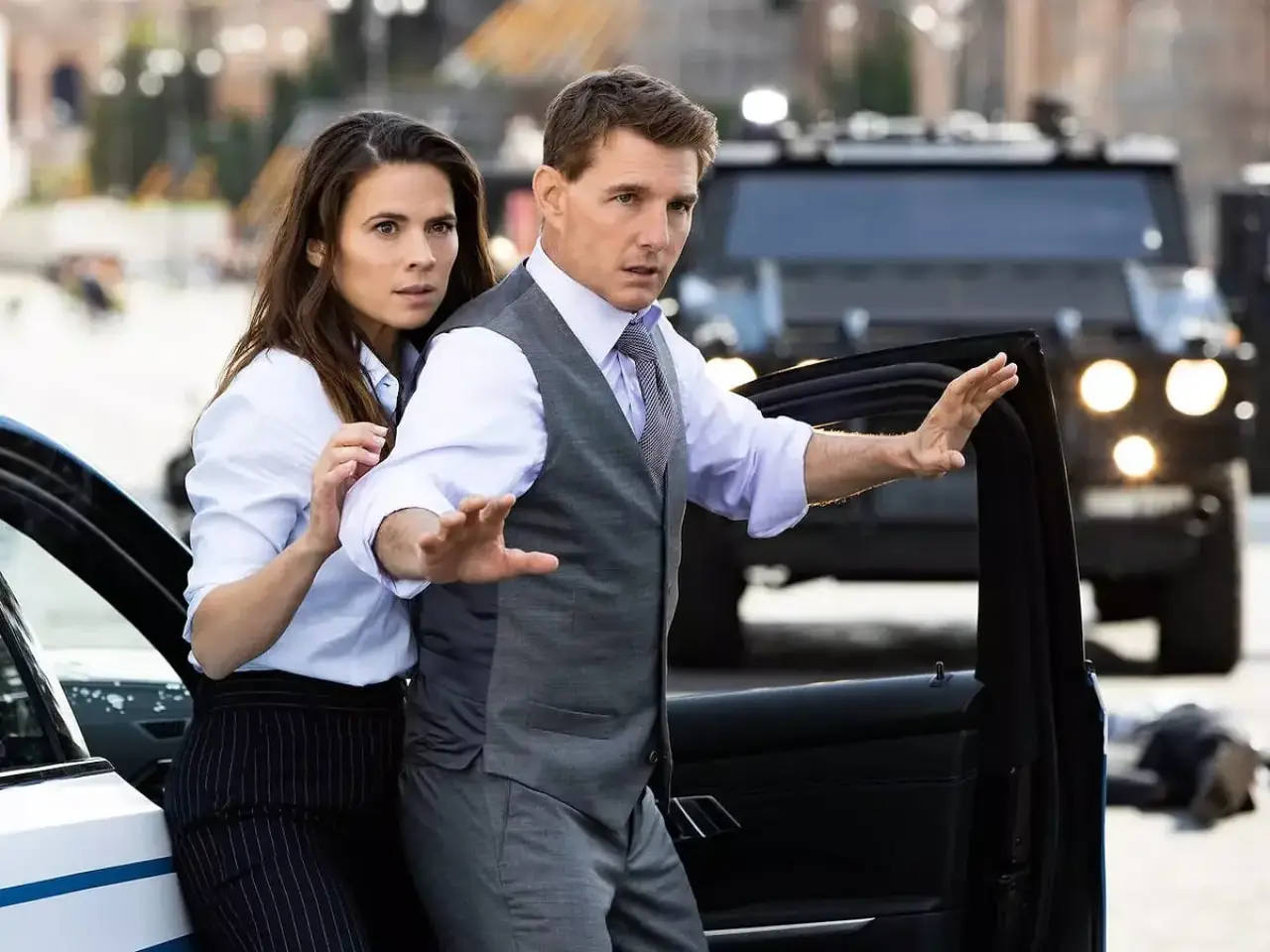 Mission: Impossible – Dead Reckoning Part One
Tom Cruise'un Mission: Impossible filmlerinin yedinci bölümünde çılgınca eğlendirme çabası, Hayley Atwell ile birlikte bir dizi nefes kesici aksiyon sahnesinde yer alıyor. Filmin konusu karmaşık ve birçok hikaye hala birleştirilmeyi bekliyor. Karizmatik Esai Morales, süper kötü karakter Gabriel rolünde ve diyalogları çekici hale getiriyor. İkinci bölümü sabırsızlıkla bekliyoruz.