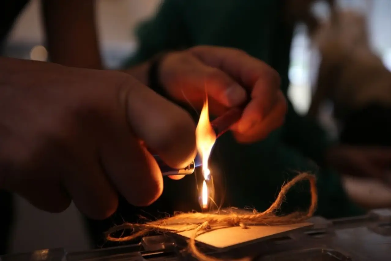 Oy verme günü saat 18.00'e kadar radyolar ve her türlü yayın organları tarafından seçimler ve seçim sonuçlarıyla ilgili haber, tahmin ve yorum yapılması yasak olacak.
