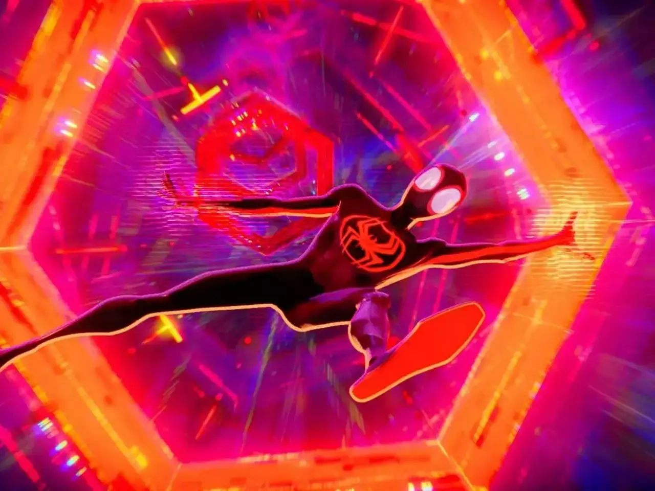 Spider-Man: Across the Spider-Verse
'Into the SpiderVerse'nin canlı ve çeşitli animasyon stillerinden ilham alarak, bu baş döndürücü ve göz kamaştırıcı devam filmi, süper kahraman filmleri sevenler için oldukça tatmin edici. Shameik Moore tarafından tekrar seslendirilen Miles Morales versiyonu Spidey, çok evrenler boyunca hızla geçer ve evrensel öneme sahip kişisel bir arayışta yüzlerce paralel Örümcek İnsanla karşılaşır.