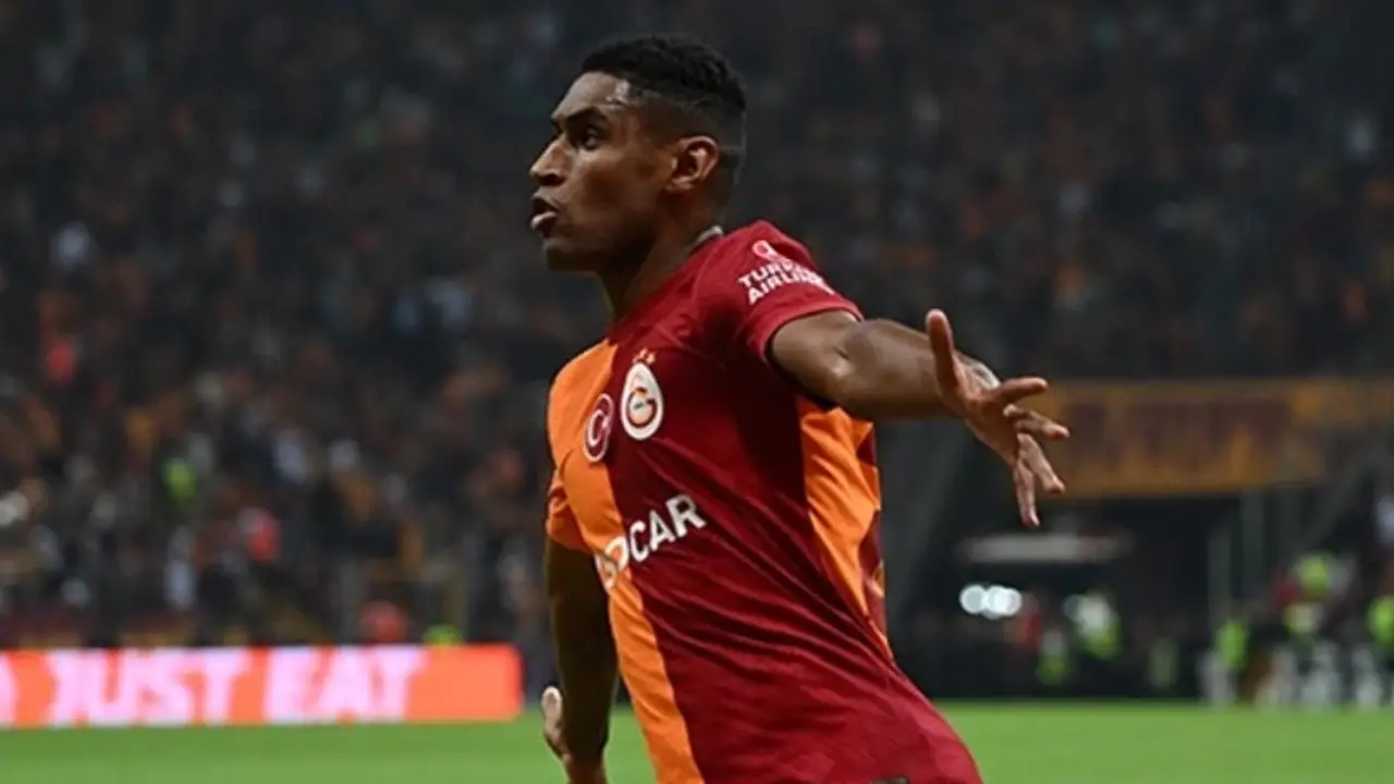 TETE
Mateus Cardoso Lemos Martins (d. 15 Şubat 2000), Tetê olarak bilinen Ofansif orta saha veya kanat oyuncusu olarak oynayan Brezilyalı profesyonel bir futbolcudur. Süper Lig takımlarından Galatasaray'da forma giymektedir.
