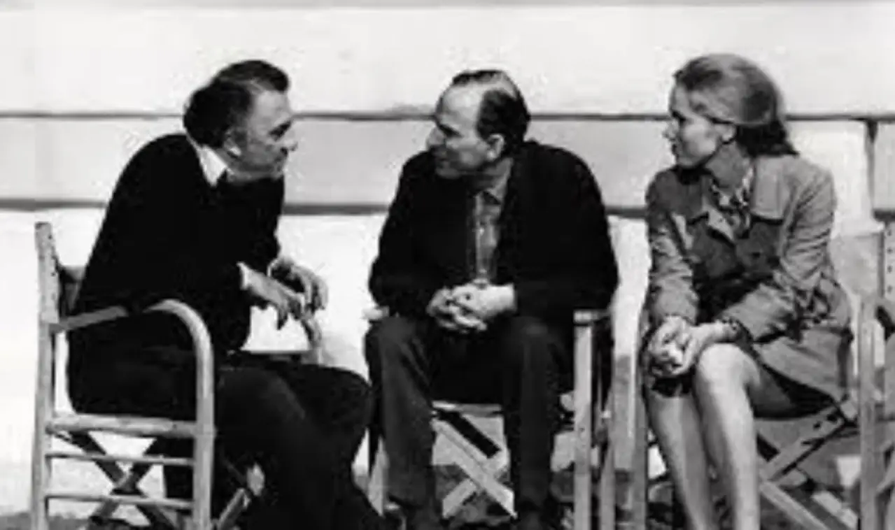 INGMAR BERGMAN VE FEDERICO FELLINI

İsveçli Bergman ve İtalyan Fellini, Avrupa sinemasının önde gelen temsilcilerindendi. Ancak, ikisi de sinemanın rolü, anlamı ve içeriği konusundaki farklı görüşleri nedeniyle zaman zaman karşı karşıya geldi.