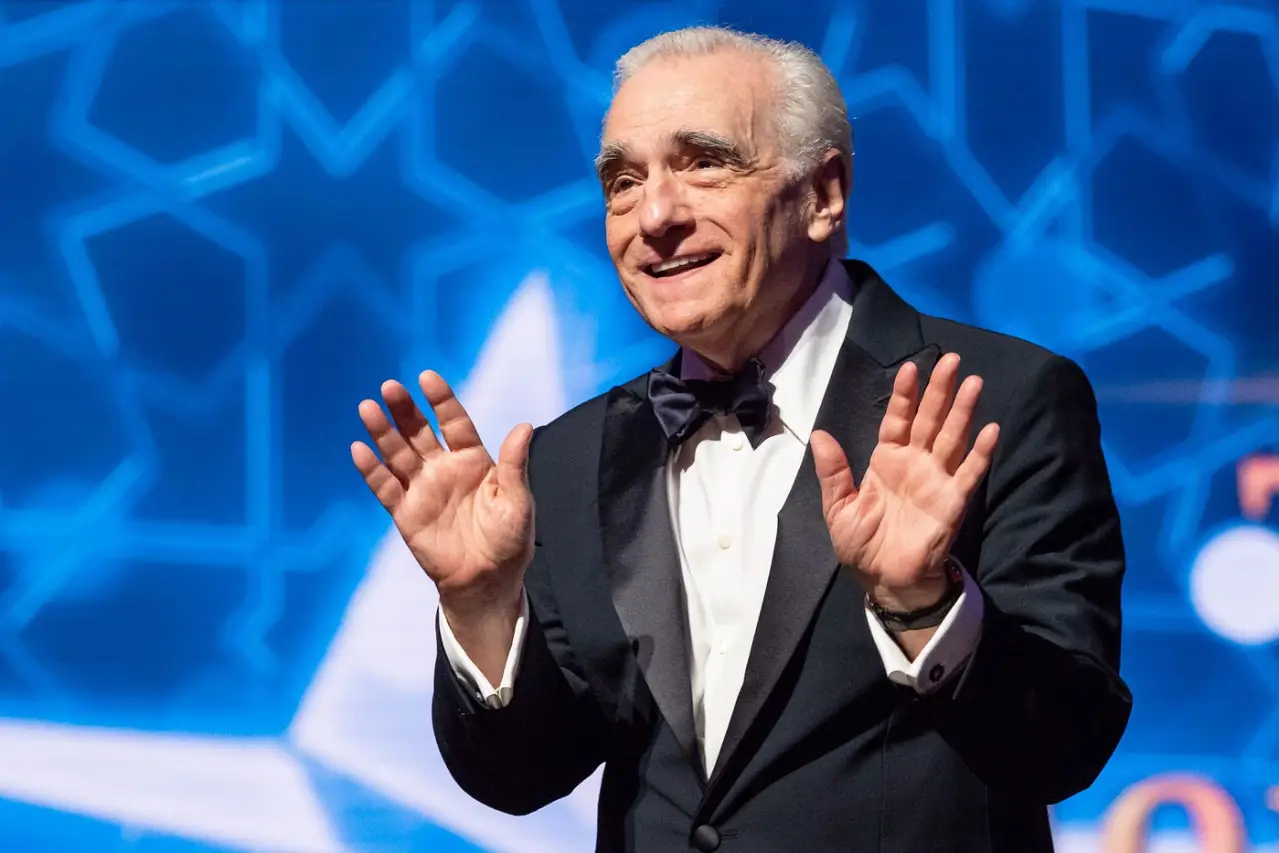 MARTIN SCORSESE VE MARVEL 

Martin Scorsese, yakın tarihin en başarılı ve sevilen yönetmenlerinden biri. Fakat o, günümüzün en çok izlenen yapımları arasında yer alan Marvel filmlerini pek sevmiyor. Dahası, devasa bir endüstri haline gelen süper kahraman filmlerini sert şekilde eleştirmekten de geri durmuyor. Zaman zaman ticari sinemayı hedef tahtasına koyan Scorsese, bunun en net örneği olarak karşımıza çıkan Marvel filmlerinin sinema olmadığını dile getiriyor.

Elbette ünlü yönetmenin bu yöndeki açıklamaları çok konuşulan sinema tartışmaları yaratıyor. Söz gelimi Samuel L. Jackson, Scorsese – Marvel atışmasının taraflarından biri olarak bu dikkat çeken tartışmaya katılmıştı. Jackson, Scorsese hakkında “Bu, Bugs Bunny’nin komik olmadığını söylemek gibi bir şey. Film filmdir. Onun filmlerini de herkes sevmiyor.” ifadelerini kullanmıştı.