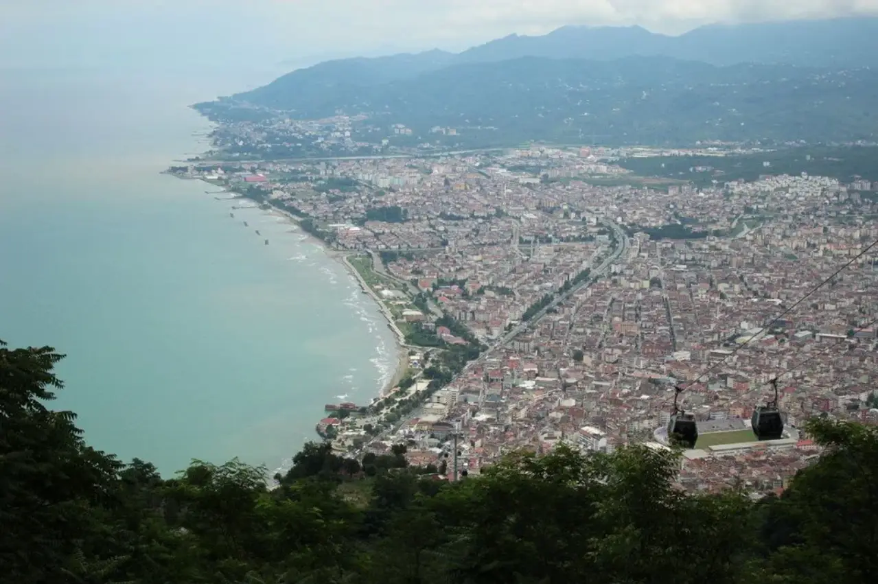 3 - ORDU
İstanbul'da ne çok nüfusa sahip olan üçüncü şehir, 515 bin 544 kişi ile Ordu.