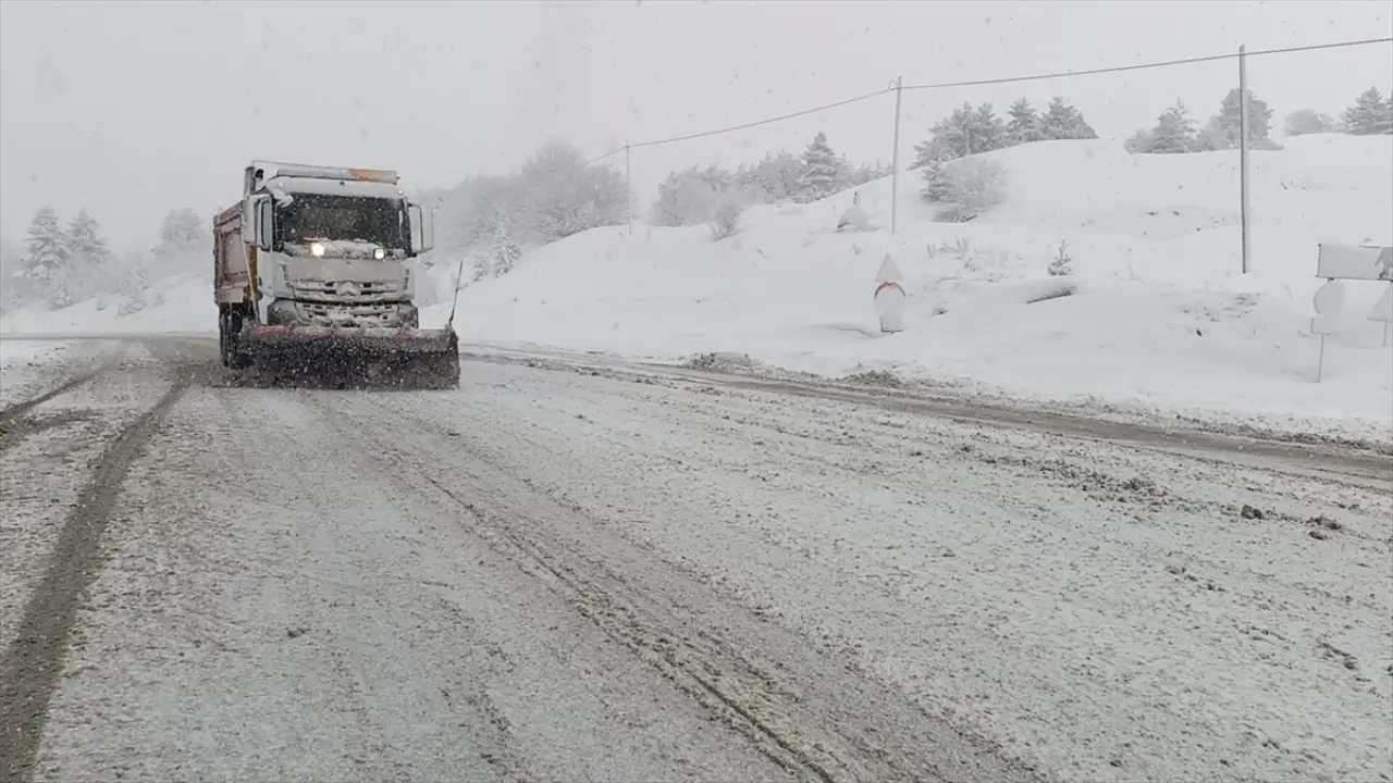 Bayburt-Erzurum kara yolu çığ nedeniyle ulaşıma kapandı