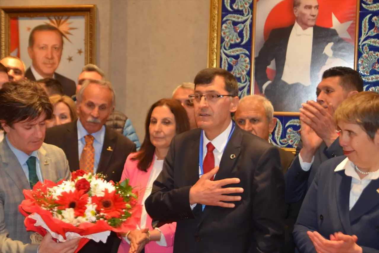 Kütahya Belediye Başkanı Kahveci'den AKP'ye geçeceği iddialarına yanıt: Tamamen asılsız
