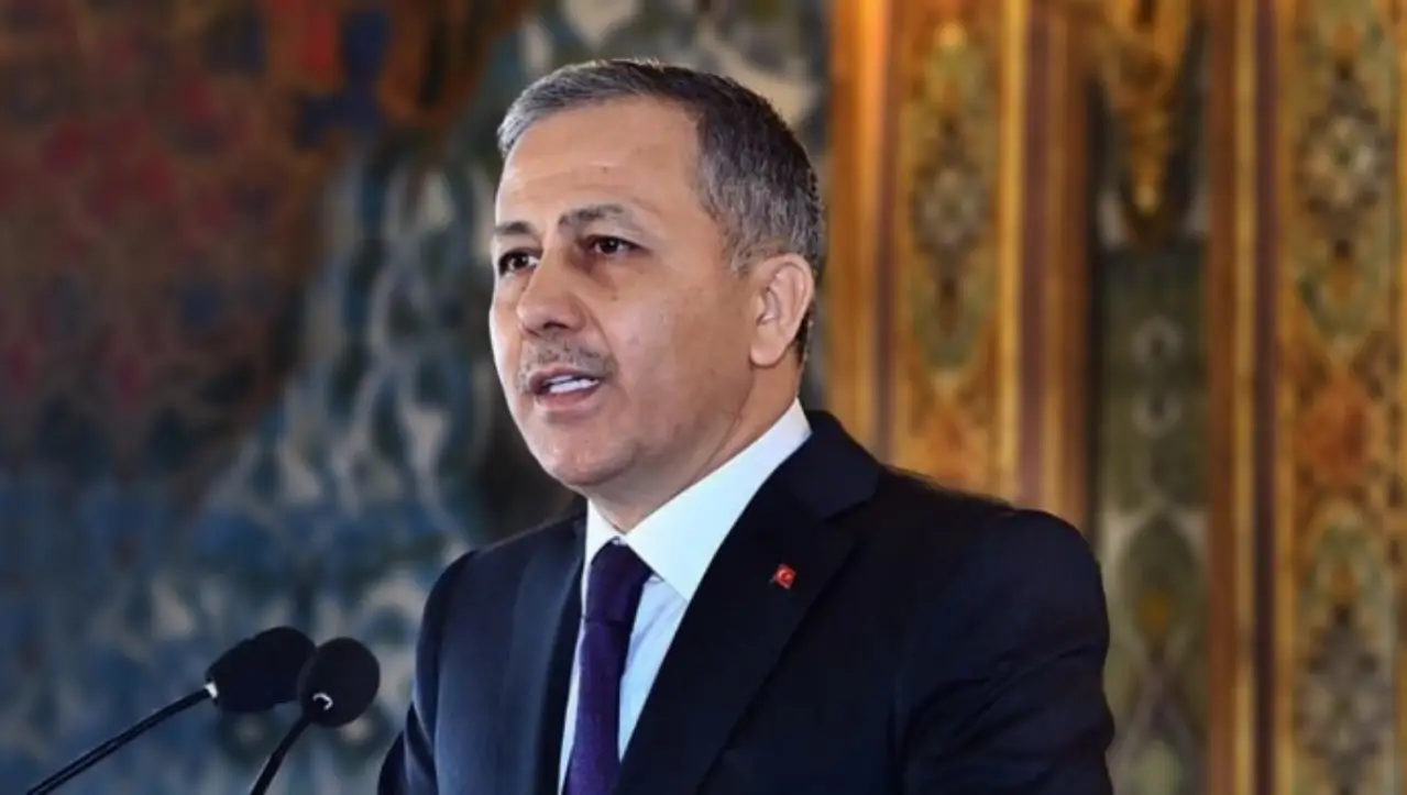 Yerlikaya: Kırmızı bültenle ve ulusal seviyede aranan 14 suçlu Türkiye'ye getirildi