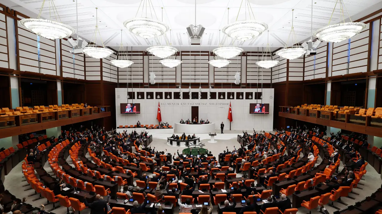 DEM Parti'nin açlık ve yoksulluğun araştırılması önergesi reddedildi