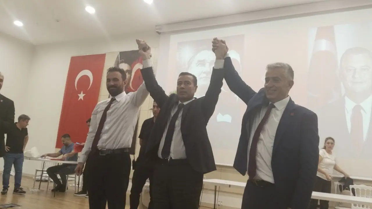 CHP Melikgazi İlçe Kongresi: Turan Arık yeniden başkan seçildi