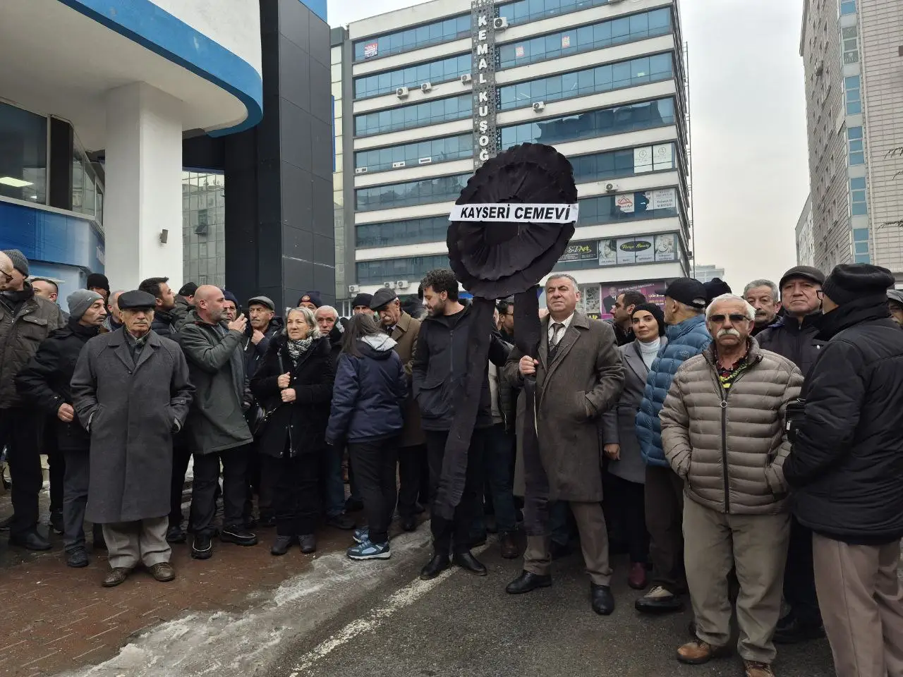 Alevi kurumlarından CHP Kayseri İl Başkanlığına siyah çelenk: Amacımız karalama değil, yanlışın düzeltilmesidir