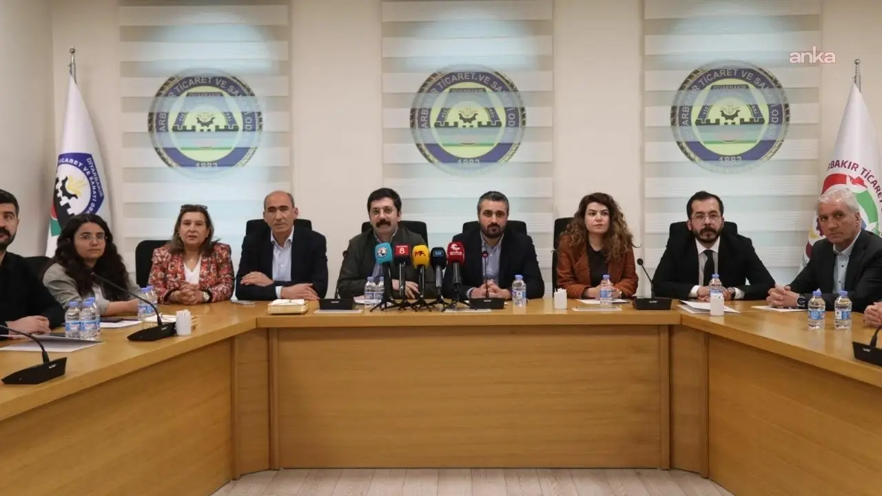 Diyarbakır Kent Koruma ve Dayanışma Platformu: Kobani yardım konvoyu engelleniyor