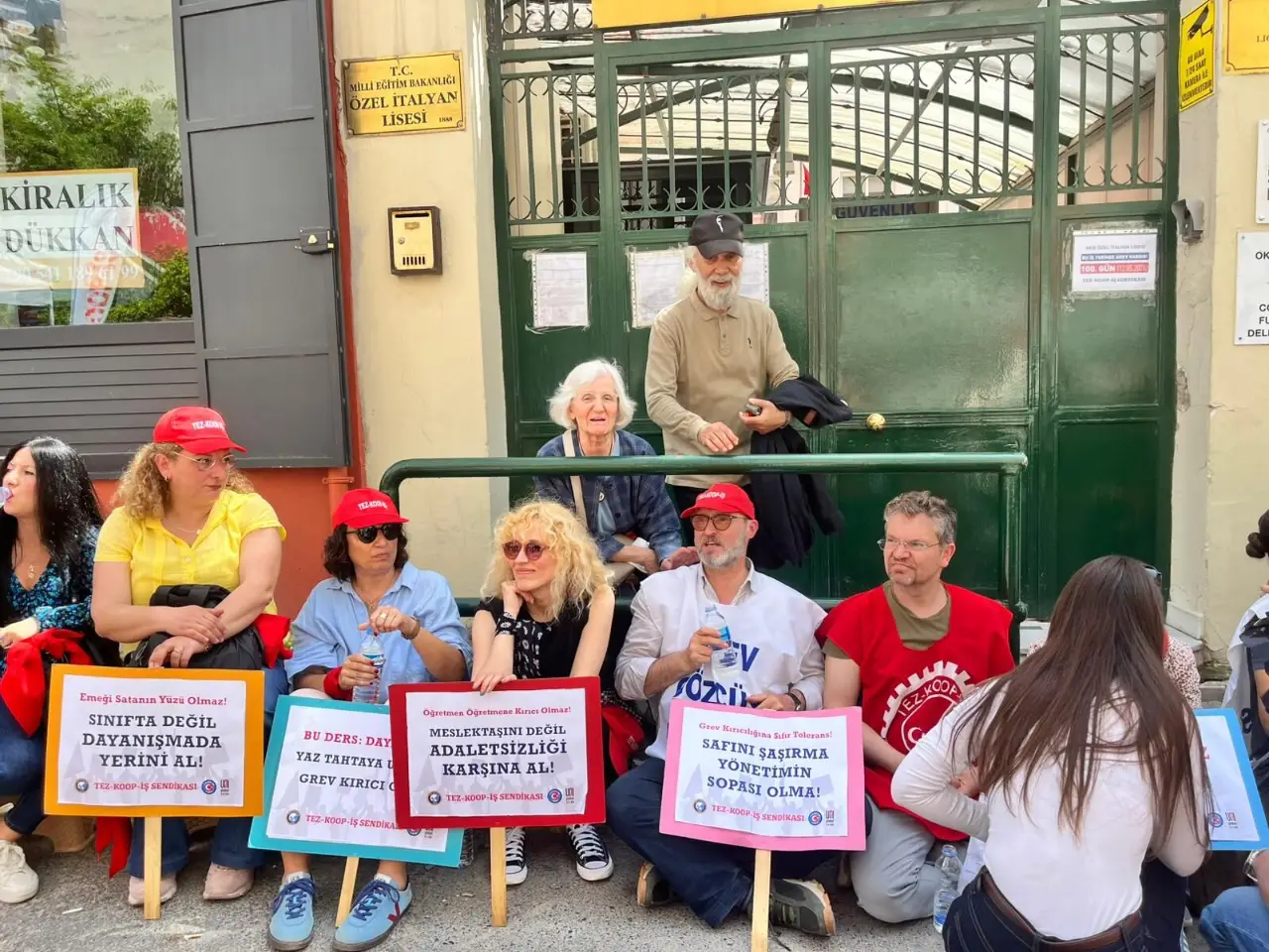 İstanbul Özel İtalyan Lisesi'ndeki grev sona eriyor