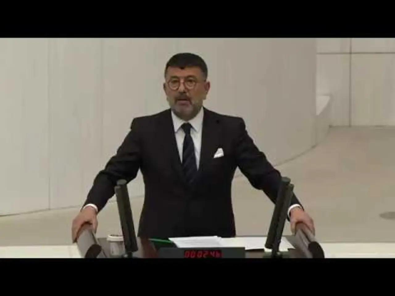 Veli Ağbaba: Millet aç, kiracılar perişan