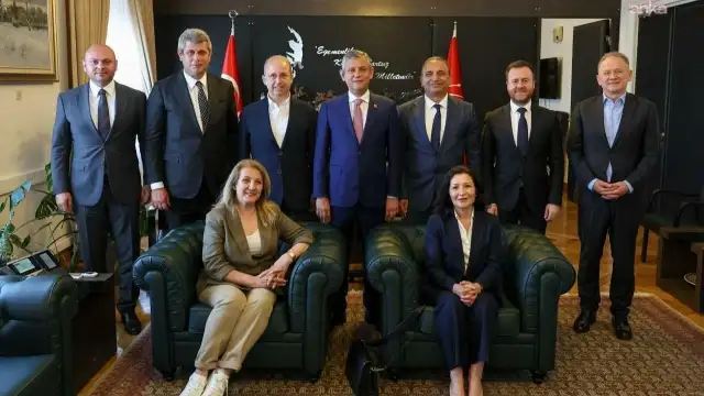 CHP İBB Grubu'ndan Özgür Özel'e destek