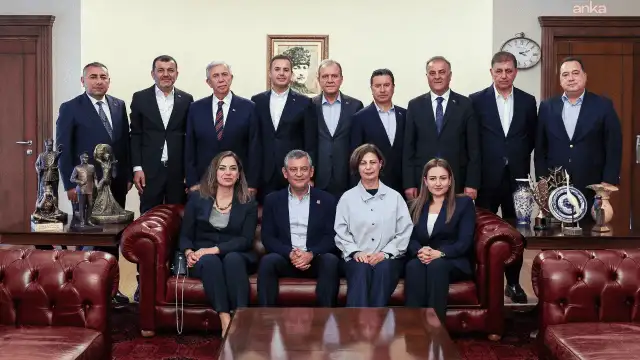 CHP'li Büyükşehir Belediye Başkanlarından ortak açıklama: Seçilmiş Genel Başkan Özgür Özel’in yanındayız