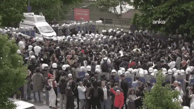 Kapatılan Bilgi Üniversitesi'ndeki eyleme polis ablukası