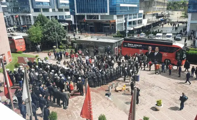 CHP Genel Merkezi'ne yönelik polis müdahalesi uluslararası basında geniş yer buldu