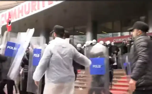 Özgür Çelik'ten çağrı yaptı: CHP, İstanbul'da 3 bölgede sokağa çıkıyor