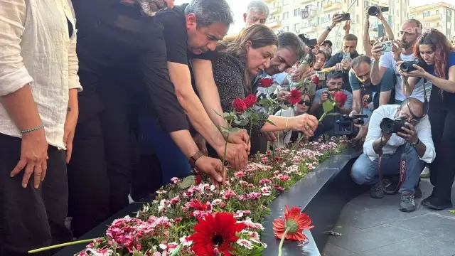 HDP mitingindeki patlamada yaşamını yitirenler Diyarbakır'da anıldı