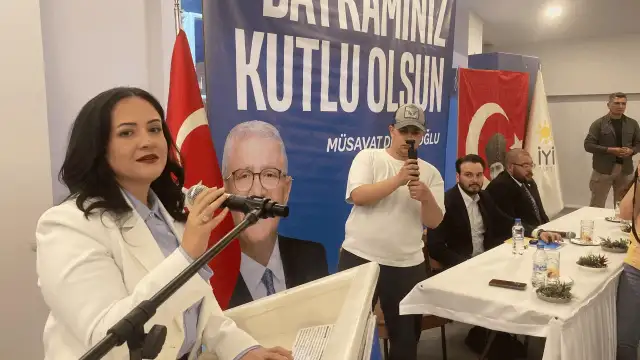 İYİ Parti Manisa İl Kadın Kolları Başkanı Aytaç'ın ev sahipliğinde bayramlaşma töreni düzenlendi