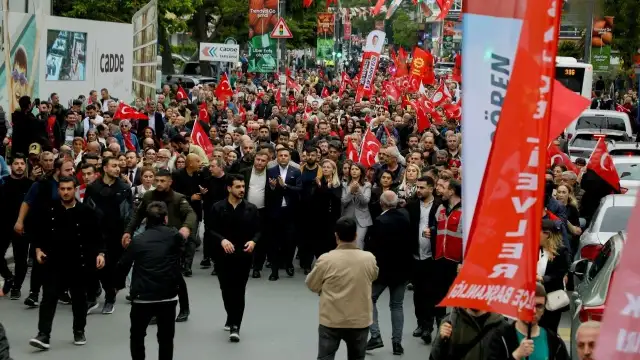 CHP Kurultayı’nın iptaline karşı İstanbul’da kitlesel yürüyüş