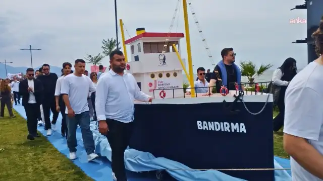 İzmirli gençlerden Bandırma Vapuru ile 19 Mayıs yürüyüşü