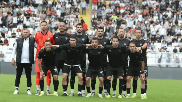 Bir zamanlar Süper Lig'de 4 büyüklerin belalısı olan Manisaspor, Bölgesel Amatör Lig'de kalma sevinci yaşadı