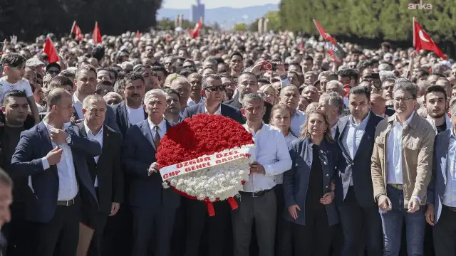 CHP'nin bayramlaşma programları dünya basınında: Görevden alınan CHP lideri Ankara'da binleri topladı