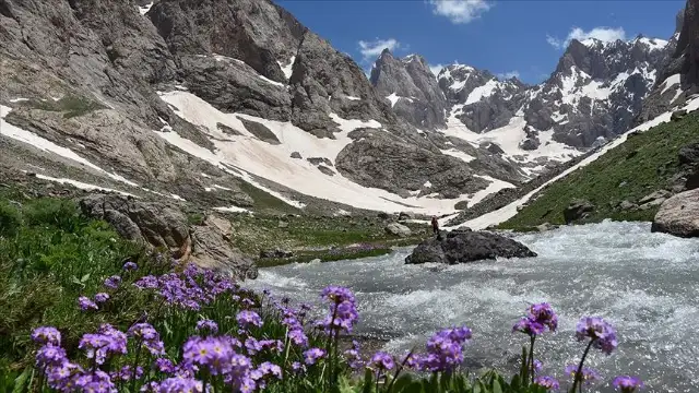 Hakkari dağlarındaki buzullar eriyor