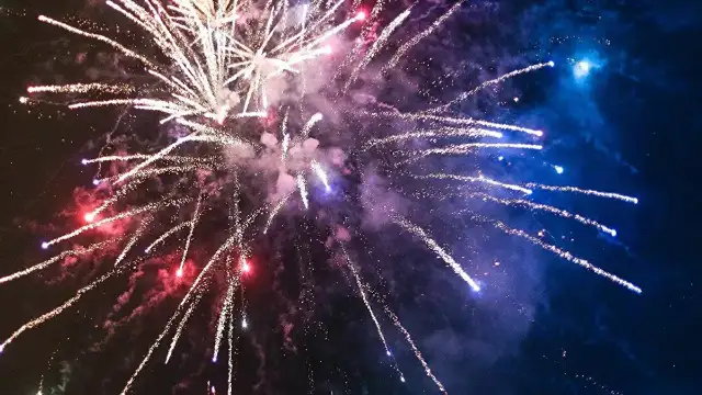 Yeni Delhi'de hava kirliliği nedeniyle 2025'e kadar havai fişek yasağı