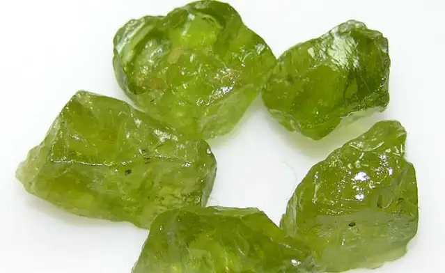 Peridot Taşı Nedir Ve Ne İşe Yarar? İletişim Taşı Nasıl Anlaşılır Ve Kullanılır? Peridot Taşı Faydaları Ve Özellikleri